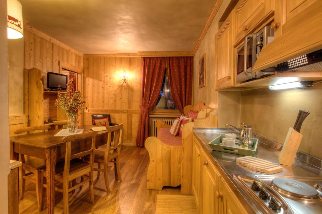 B&B Residence Checrouit Courmayeur Bagian luar foto