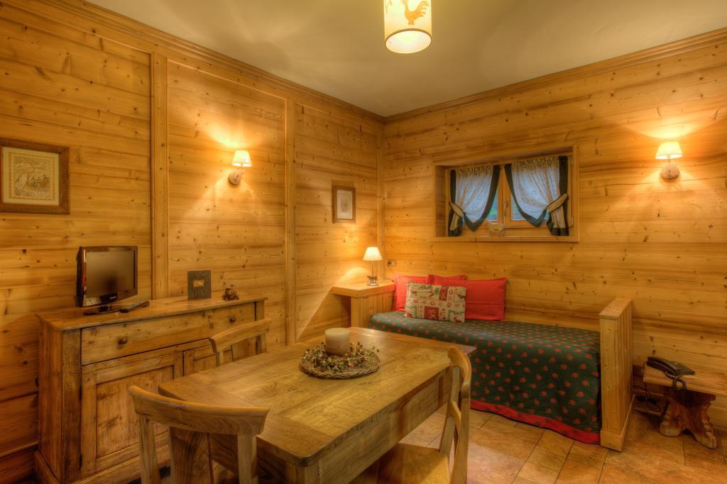 B&B Residence Checrouit Courmayeur Bagian luar foto