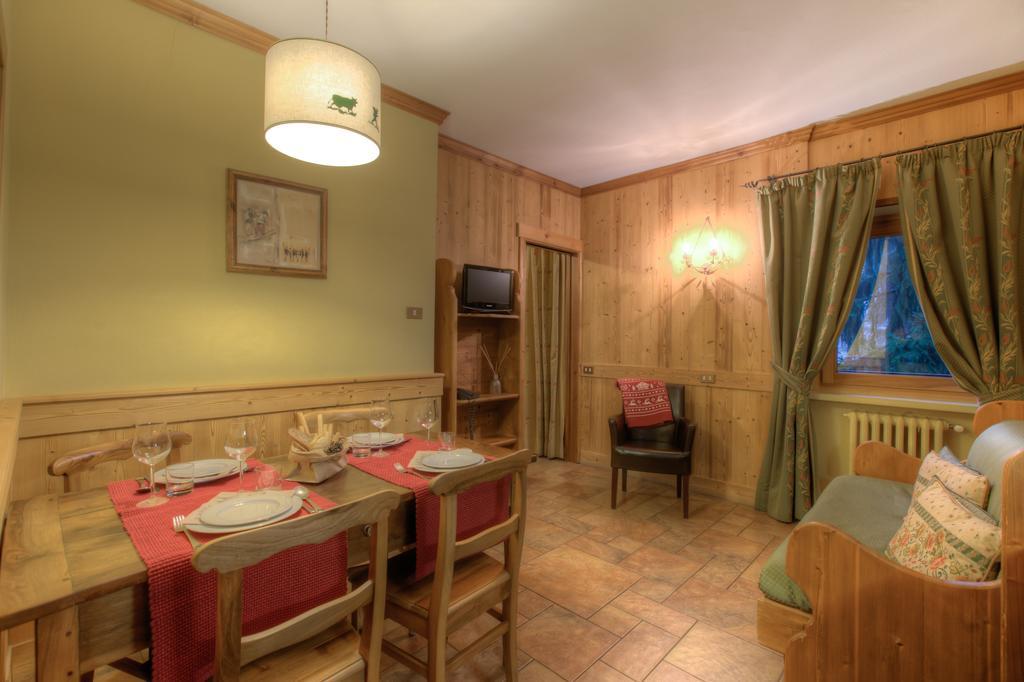 B&B Residence Checrouit Courmayeur Ruang foto