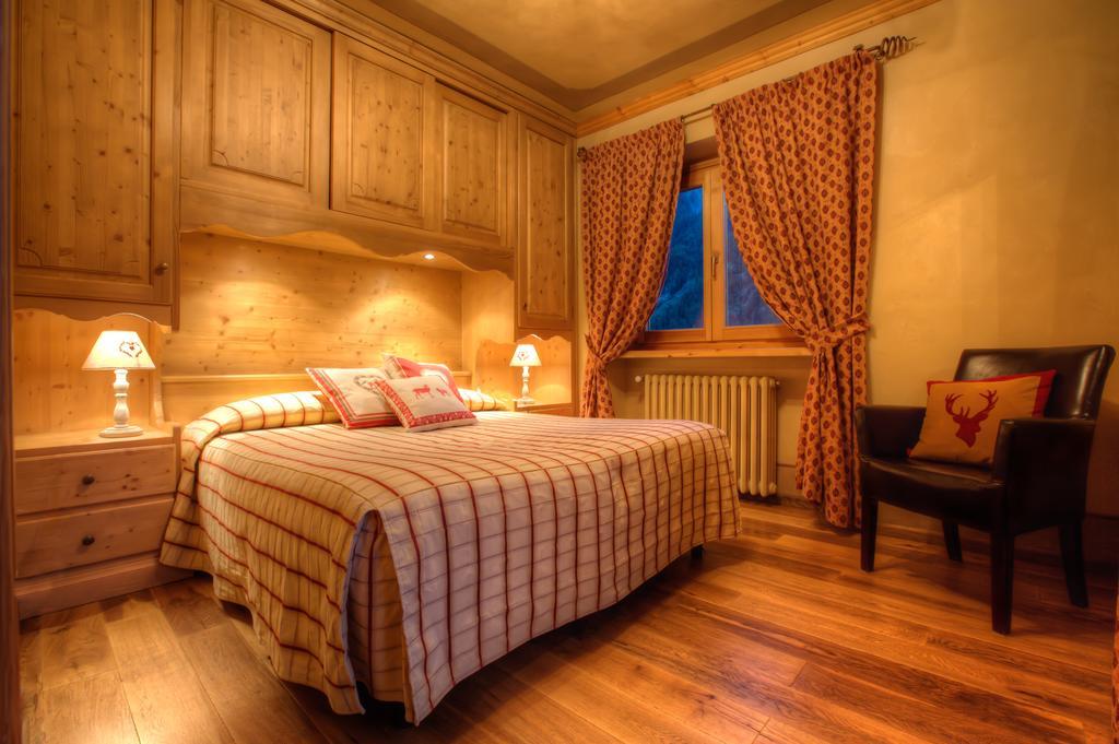 B&B Residence Checrouit Courmayeur Bagian luar foto