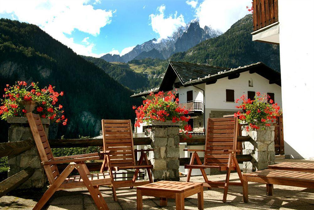 B&B Residence Checrouit Courmayeur Bagian luar foto