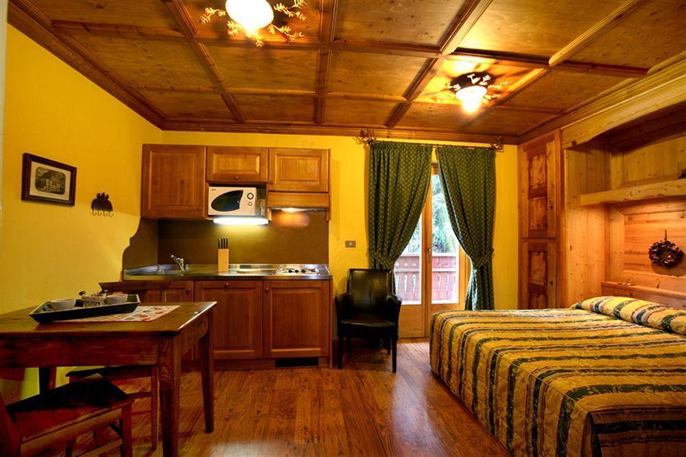 B&B Residence Checrouit Courmayeur Bagian luar foto