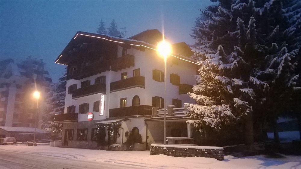B&B Residence Checrouit Courmayeur Bagian luar foto