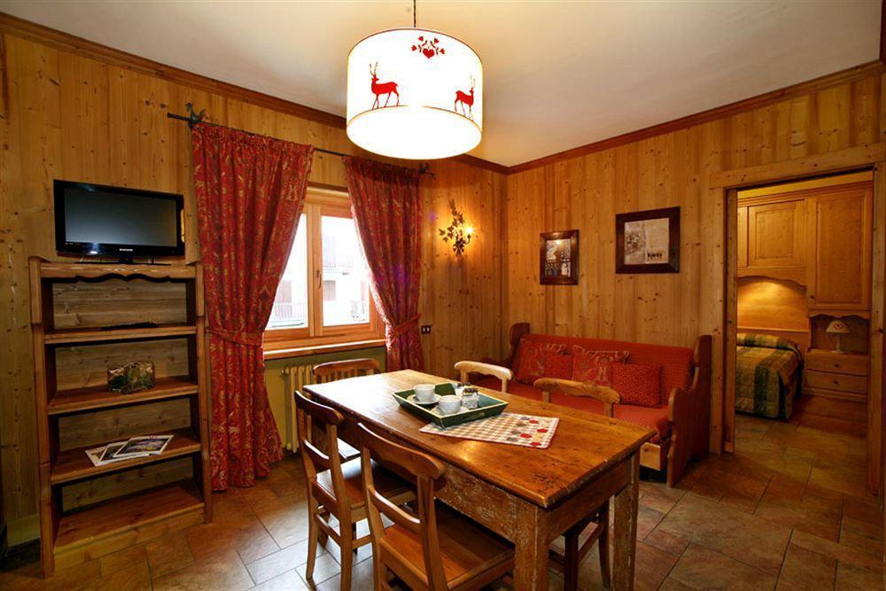 B&B Residence Checrouit Courmayeur Bagian luar foto