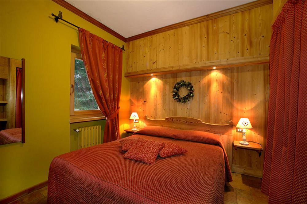 B&B Residence Checrouit Courmayeur Bagian luar foto