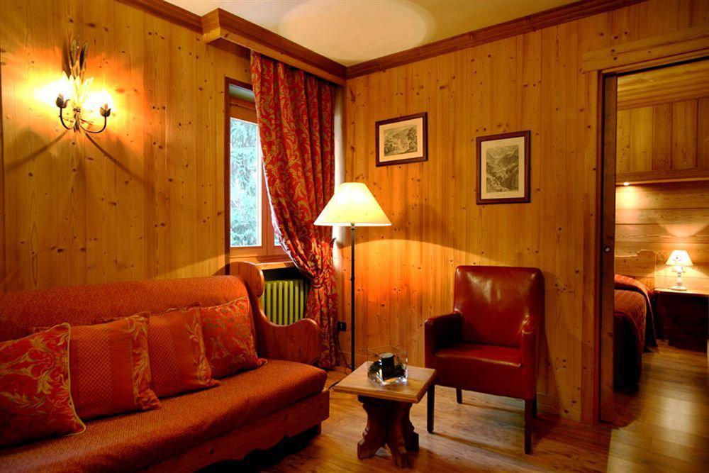 B&B Residence Checrouit Courmayeur Bagian luar foto
