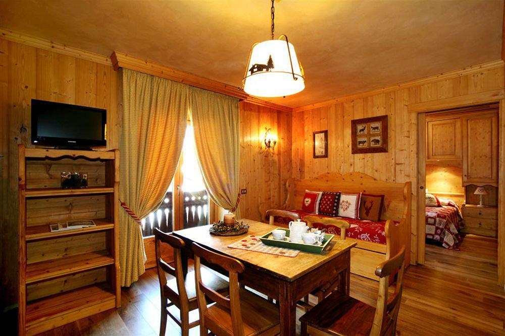 B&B Residence Checrouit Courmayeur Bagian luar foto