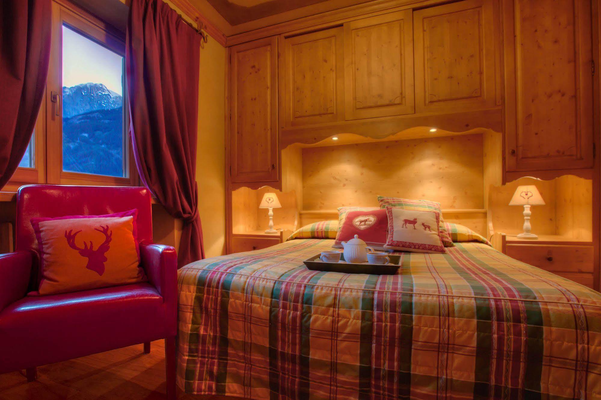 B&B Residence Checrouit Courmayeur Bagian luar foto