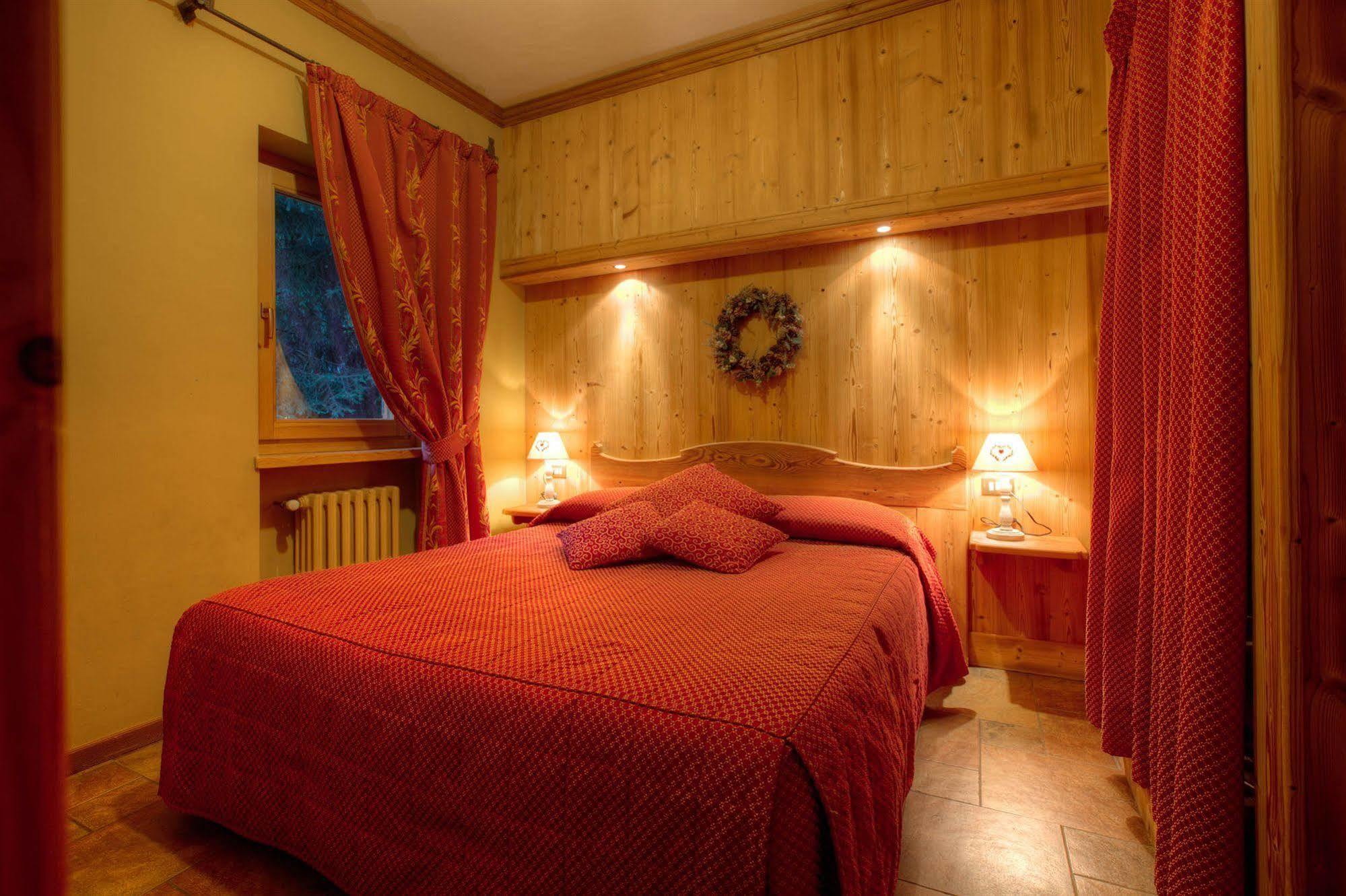 B&B Residence Checrouit Courmayeur Bagian luar foto