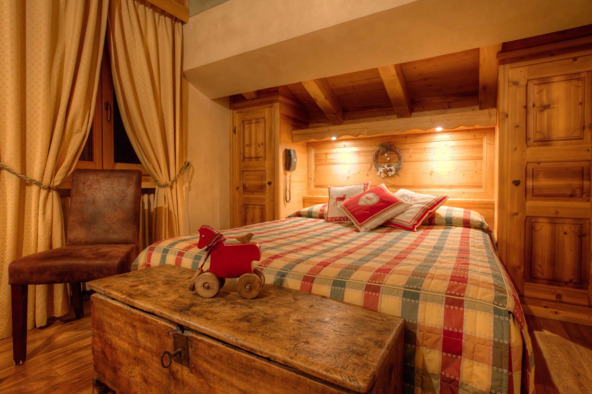 B&B Residence Checrouit Courmayeur Bagian luar foto