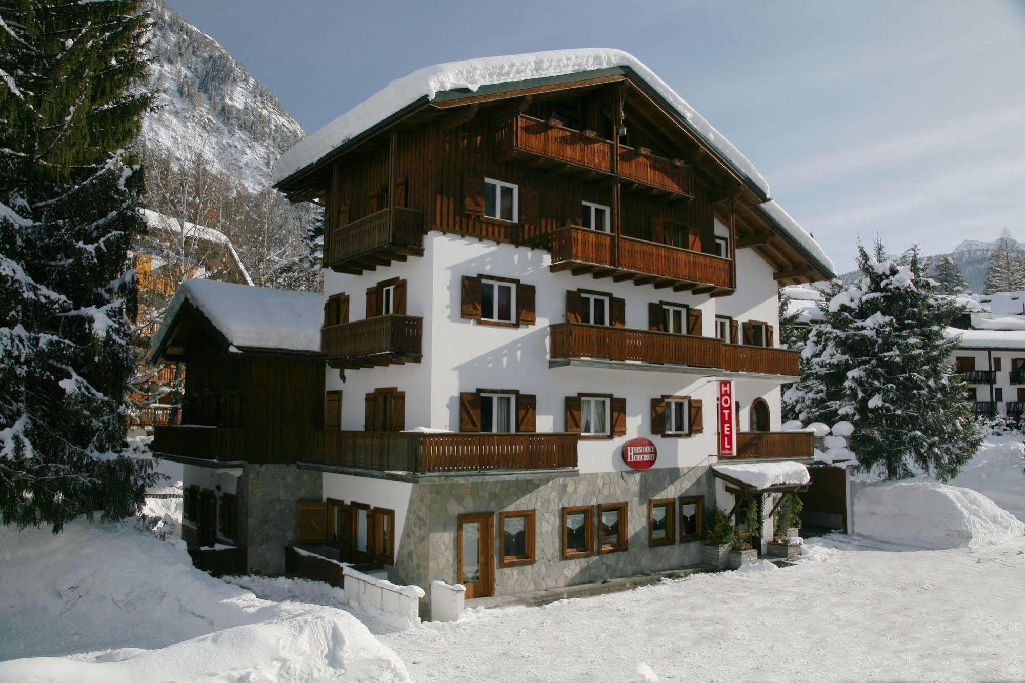 B&B Residence Checrouit Courmayeur Bagian luar foto