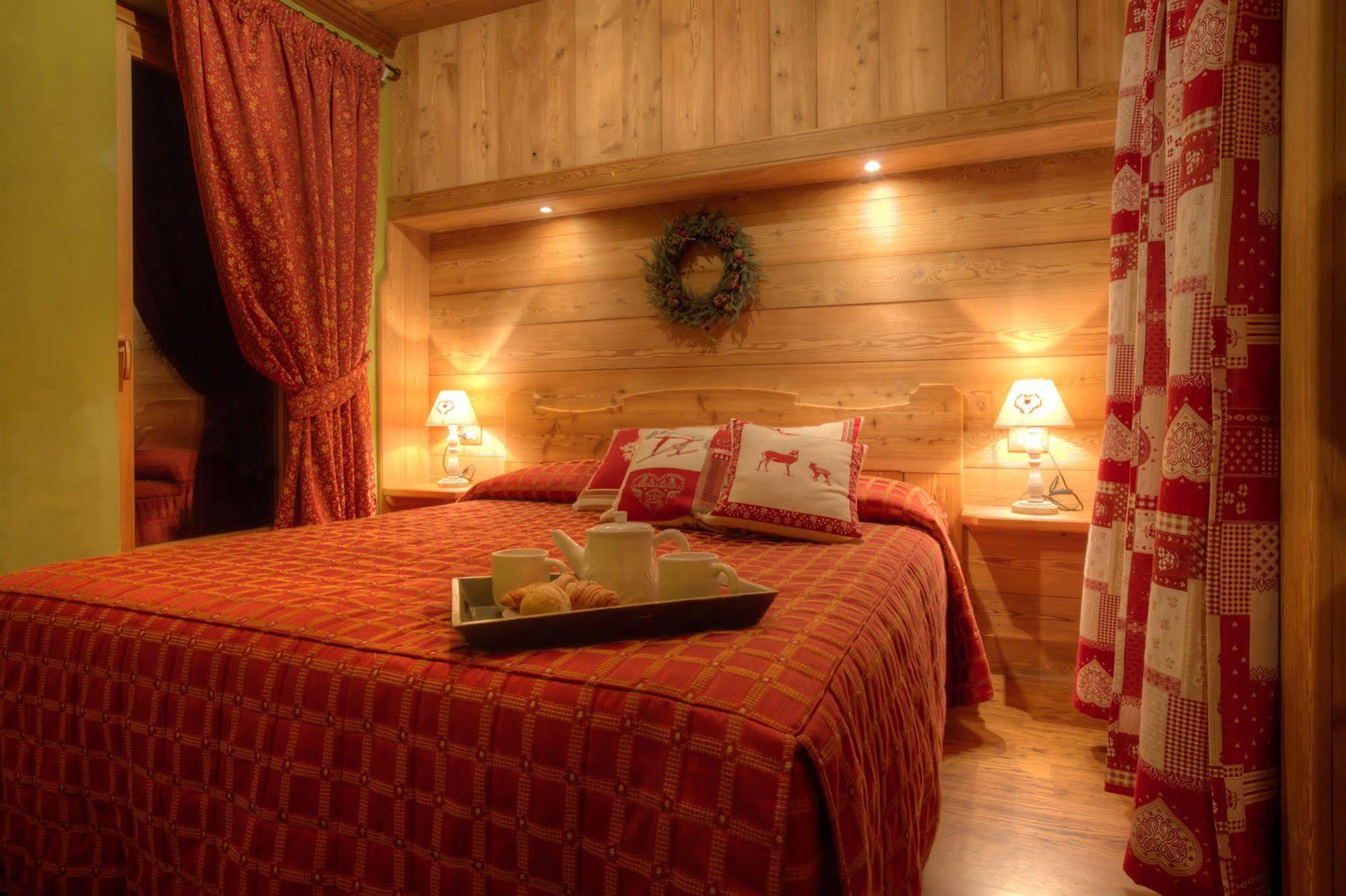 B&B Residence Checrouit Courmayeur Bagian luar foto