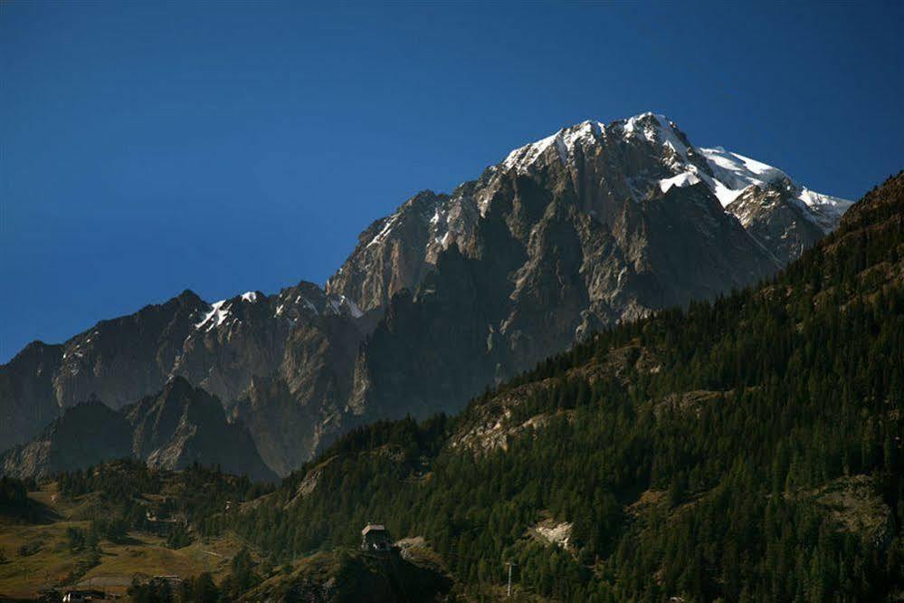 B&B Residence Checrouit Courmayeur Bagian luar foto