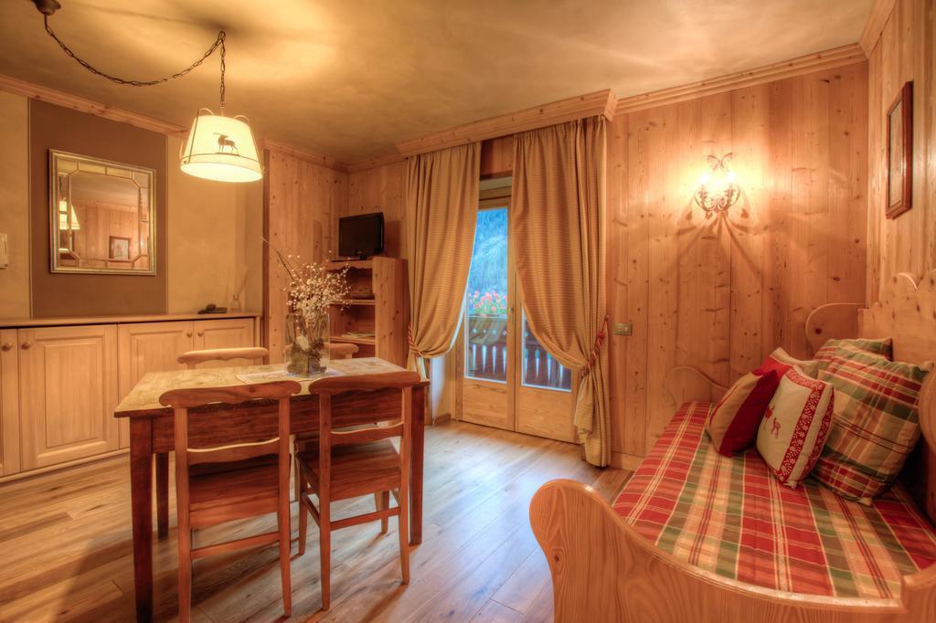 B&B Residence Checrouit Courmayeur Ruang foto
