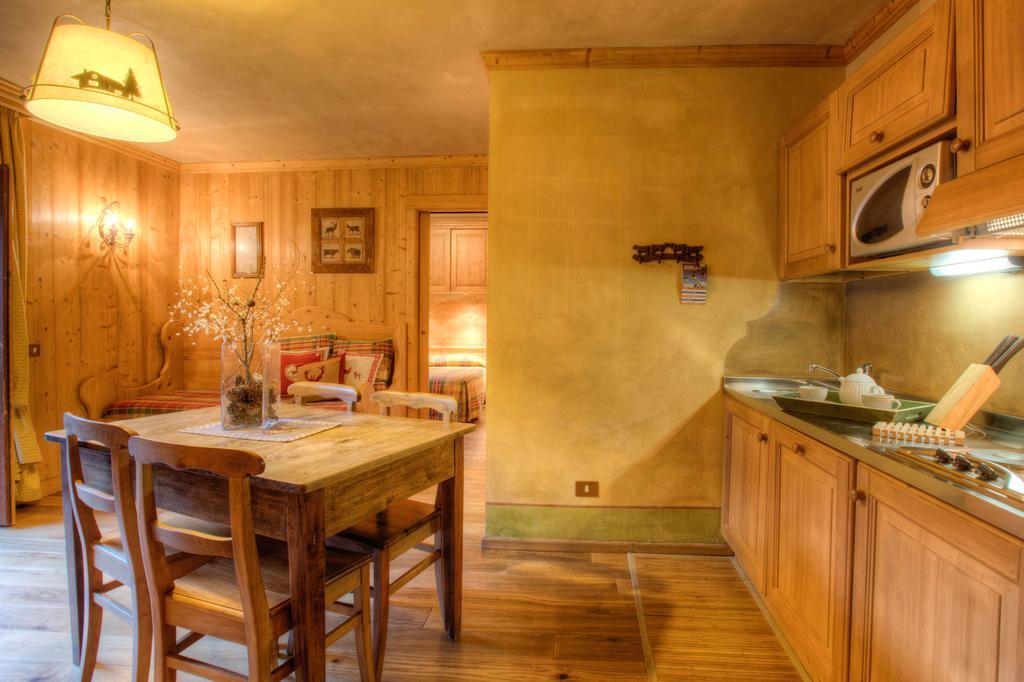 B&B Residence Checrouit Courmayeur Ruang foto