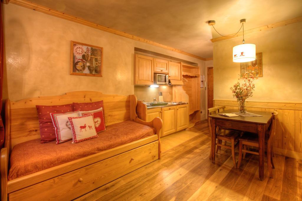 B&B Residence Checrouit Courmayeur Ruang foto