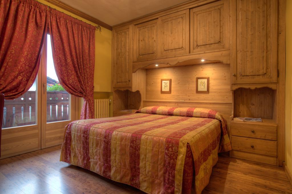 B&B Residence Checrouit Courmayeur Ruang foto