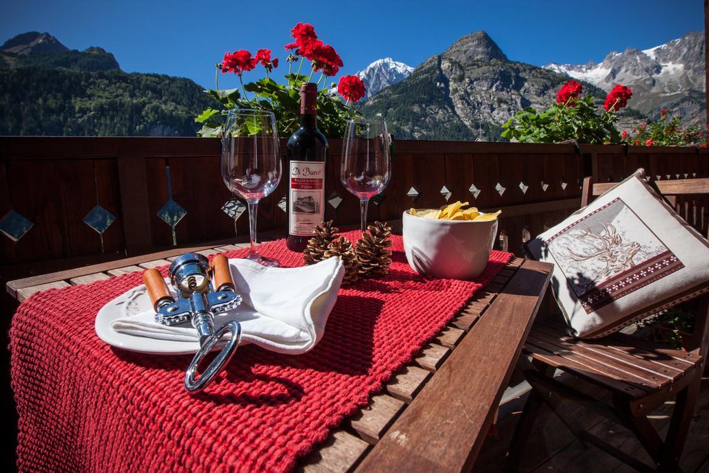 B&B Residence Checrouit Courmayeur Bagian luar foto