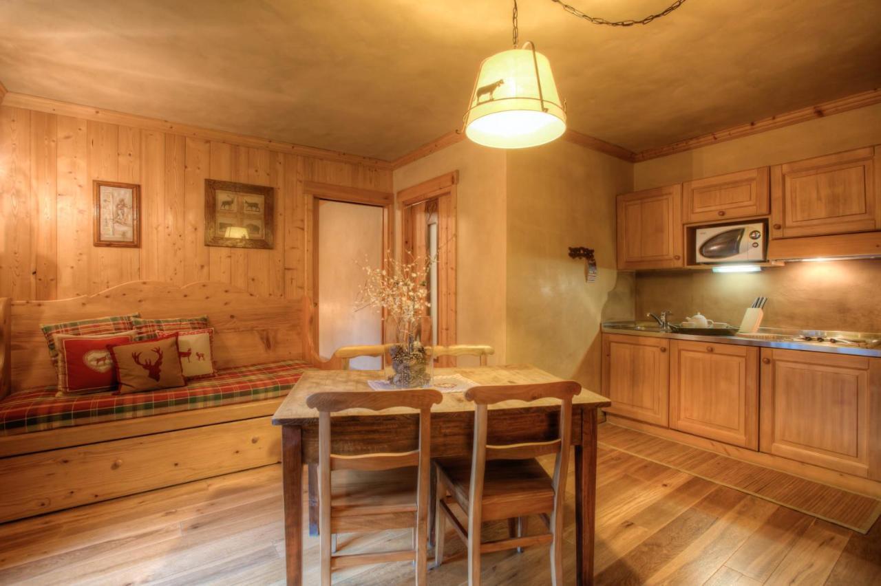B&B Residence Checrouit Courmayeur Bagian luar foto